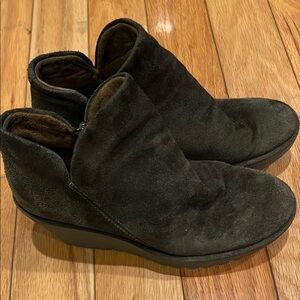 Fly London Women’s Yip Bootie - Olive Suede